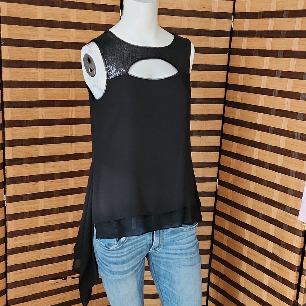 Bcbgmazazria chiffon sequin keyhole top